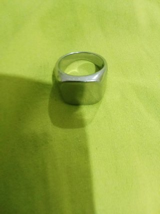 Anillo de hombre plateado