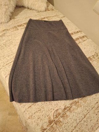 Falda midi gris Zara