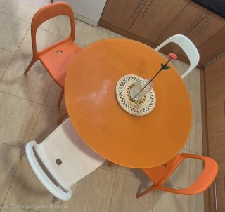 Mesa Redonda Ikea Naranja y 4 Sillas