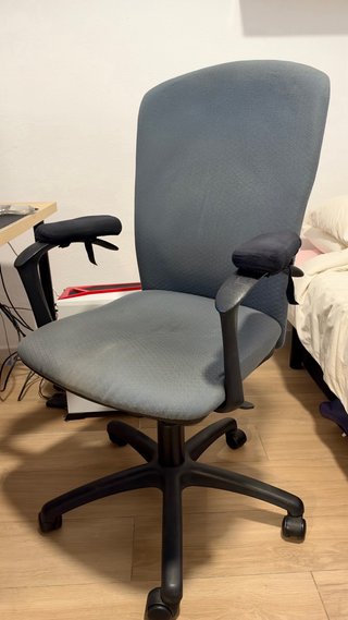 Silla de escritorio gris