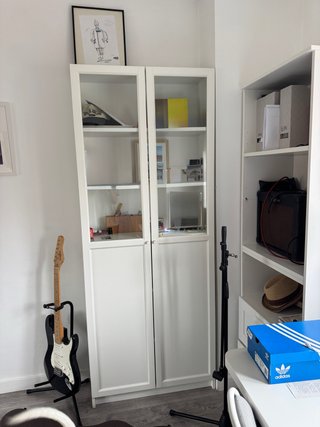 Vitrina Blanca con Puertas de Cristal