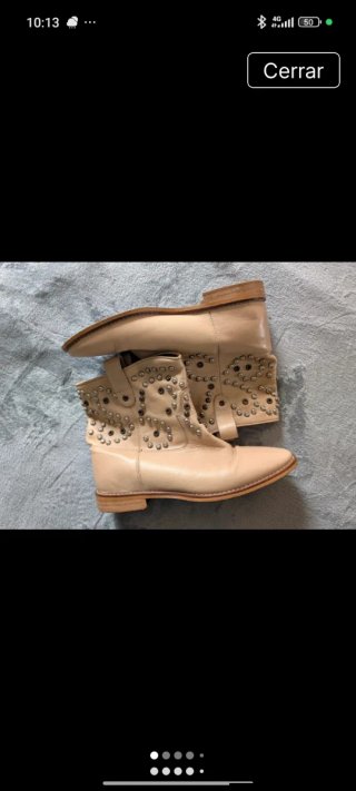 Botines Beige con Tachuelas