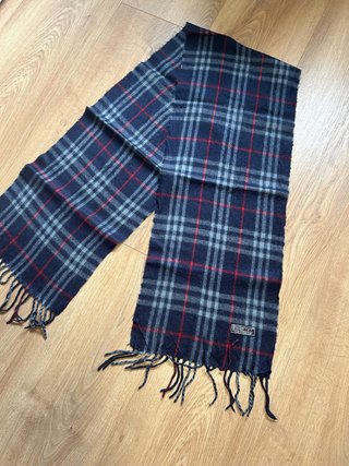 Bufanda burberry azul marino monograma