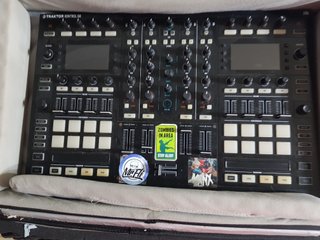 Controladora Traktor Kontrol S8 + funda transporte