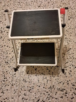 Escalera de tijera de dos peldaños