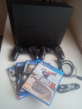 PS4 (PlayStation 4) 500GB con 2 mandos y 4 juegos