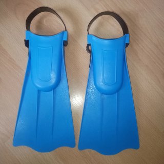 Aletas de Natación Azules. Talla: ajustable 26-32