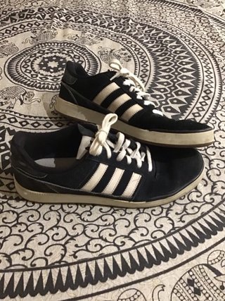 Zapatillas Adidas Negras y Blancas Talla 42 2/3.