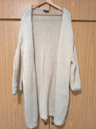 Chaqueta larga de punto grueso beige