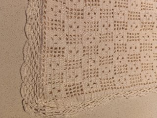 Funda de cojín de ganchillo beige