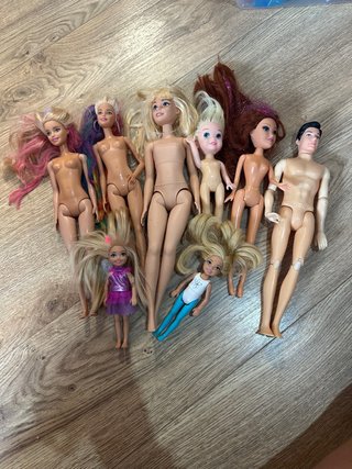 Lote de 8 muñecas y muñecos tipo Barbie y Ken