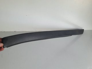 MOLDURA LATERAL PARABRISAS DER -MERCEDES VITO W638
