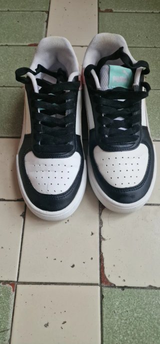 Zapatillas Puma Blancas y Negras