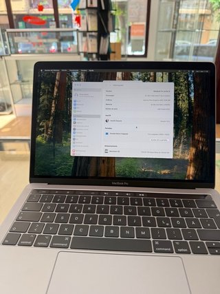 MacBook Pro 256GB i7 16GB RAM