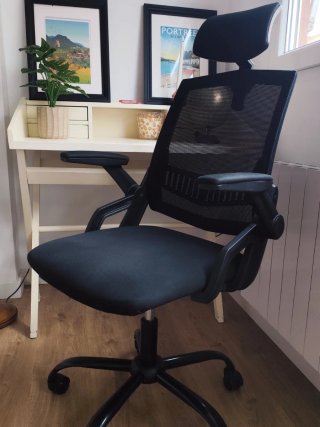 Silla de oficina ergonómica negra