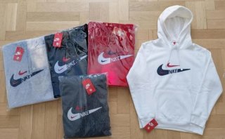 5 Sudaderas con capucha Nike La unidad 20 euros