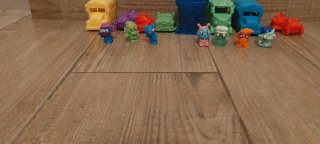 Set de 7 figuras, 7 vehículos y 1 casa Zomlings