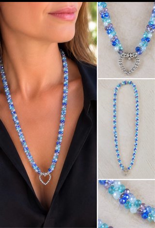 Collana uncinetto e cristalli blu