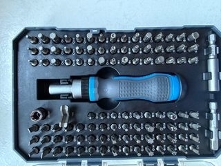 Set de 105 Puntas con Destornillador