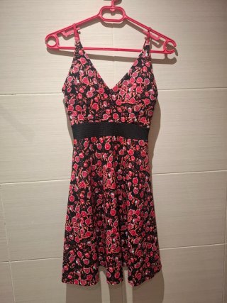 Vestido estampado negro y rojo