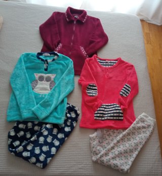 Conjunto de 2 pijamas y bata