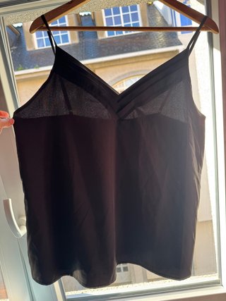 Top de tirantes finos negro