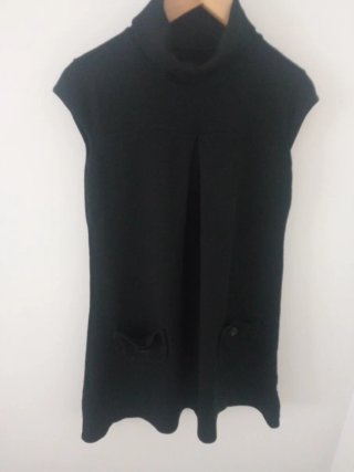 Vestido Negro con Cuello Alto