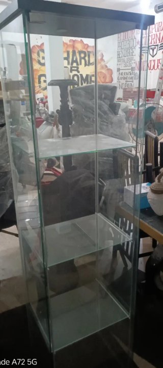 Vitrina de Cristal con Estructura Negra