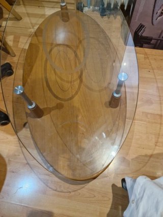 Mesa de centro ovalada con cristal