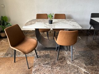 Conjunto de Mesa y 4 Sillas