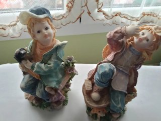 Dos figuras decorativas antiguas