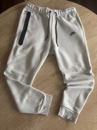 Pantalón Nike Tech Fleece Beige