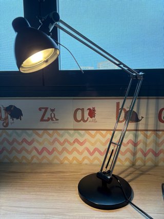 Lámpara de escritorio ajustable Antifoni de IKEA