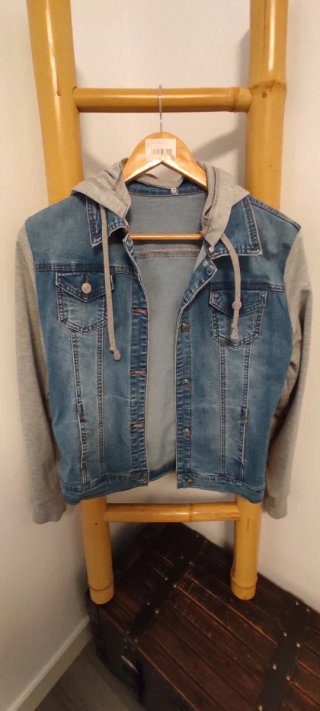 Chaqueta vaquera con capucha