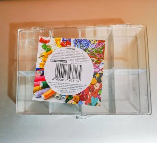 Caja organizadora pequeña con compartimentos