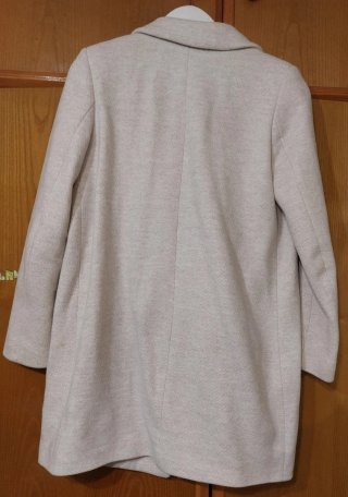 Abrigo de Zara en color Beige claro