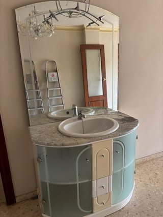 Mueble de baño con espejo