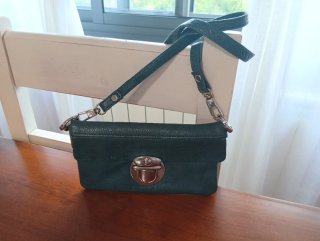 Bolso pequeño de piel color verde azulado