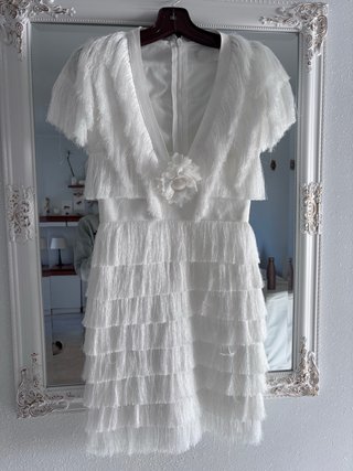 Vestido Blanco Flecos y escote V super favorecedor