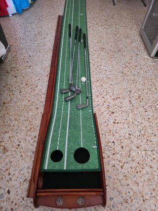 Mini campo de golf con accesorios