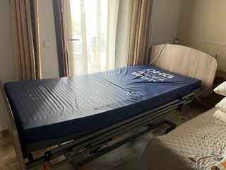 Cama ortopédica. Articulada con colchón incluido