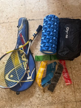 Set de gimnasia y raqueta de tenis