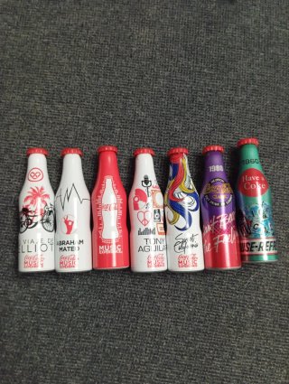 Set di 7 Bottigliette Collezionabili Coca-Cola