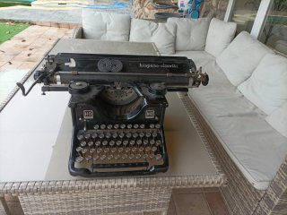 Máquina de escribir Hispano-Olivetti M40