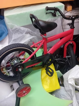 Bicicleta Infantil Roja con Ruedines incluidos