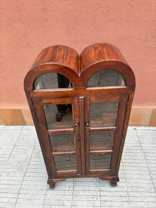 Mueble Antiguo de Madera con Vitrina