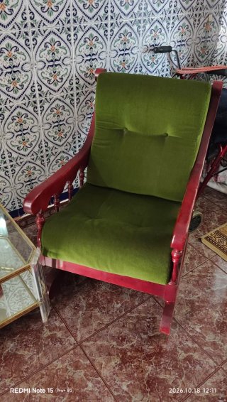Sillón Balancín de Madera y Terciopelo