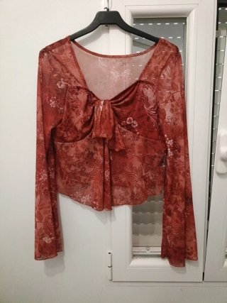 Blusa roja manga larga estampada talla L