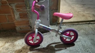 Bicicleta sin pedales para niña