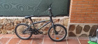 Bicicleta BMX Wipe 300.Necesita ajuste frenos.